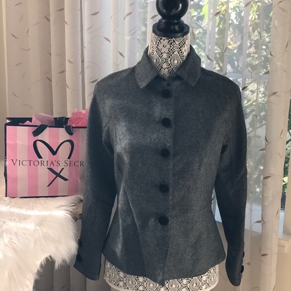 fayepaschall's tweet photo. So good I had to share! Check out all the items I'm loving on @Poshmarkapp #poshmark #fashion #style #shopmycloset #anthropologie #victoriassecret #freepeople: https://t.co/RnrbyGGJ1C https://t.co/fySwoJmo5P
