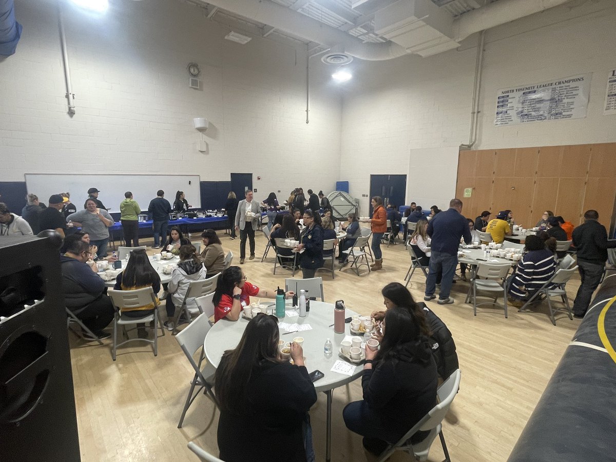 meandermath's tweet image. Sunnyside SOUPer Bowl 2023!  Any staffulty member could enter to win and all could come out to sample and vote! Another Wildcat family tradition! Congratulations to Social Science teacher/avid coordinator, chef &amp;amp; SOUPer bowl champ, Jose Garza 💛💙 #onlyatsunnyside