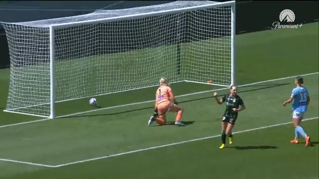 A gift for the Golden Boot leader 🎁

Hannah Keane simply doesn't miss those.

@wufcofficial draw level at AAMI park ⚖️

Catch all the action LIVE on #DubZone 📺”