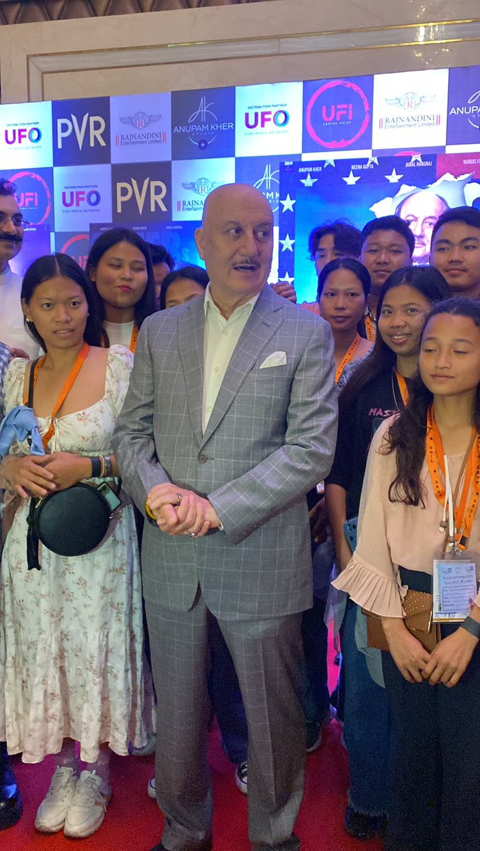 ABVPVoice's tweet photo. Extending a warm welcome, Anupam Kher ji praised the ‘National Integration Tour’ of @seilorgin for being the flag bearer in the integration of youth in knowing their nation better. He further wished the students success for future endeavours. https://t.co/FUWXMUcu1c