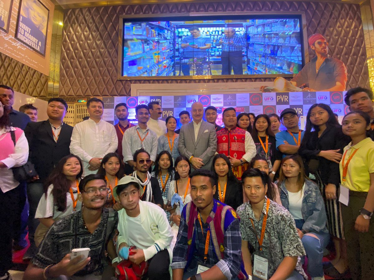 ABVPVoice's tweet photo. Extending a warm welcome, Anupam Kher ji praised the ‘National Integration Tour’ of @seilorgin for being the flag bearer in the integration of youth in knowing their nation better. He further wished the students success for future endeavours. https://t.co/FUWXMUcu1c