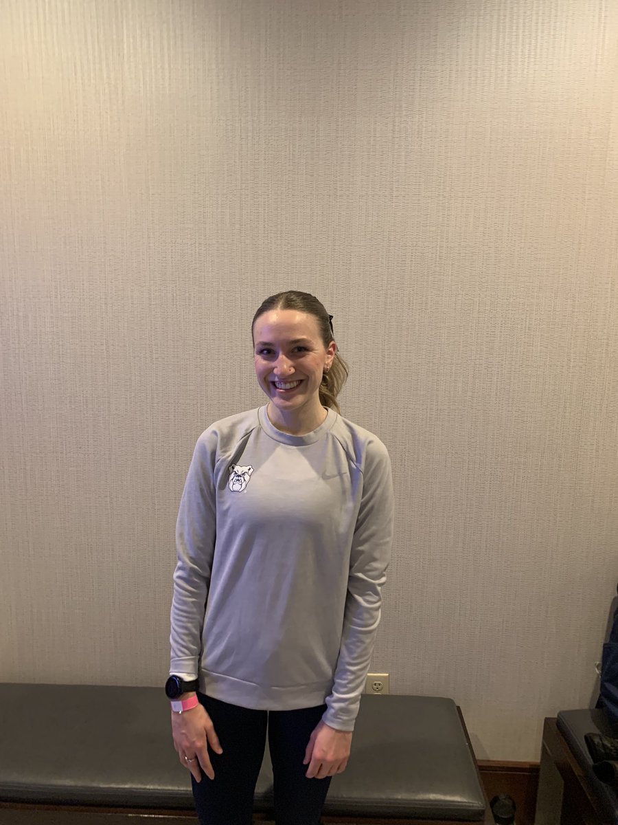 butlerXCTF's tweet image. Post races smiles in Beantown for Mia Beckham. 😀
She moves up the BU All Time Indoor 5000 list with an indoor best: 16:15.42. #Butler