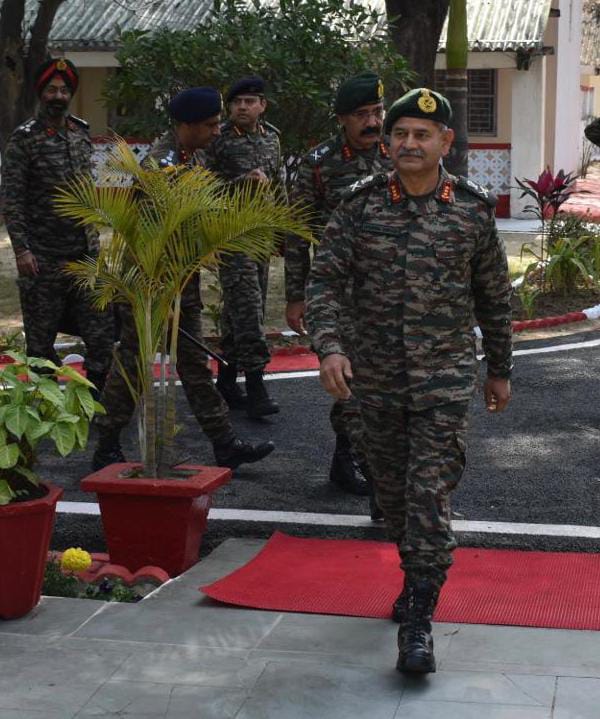 NorthernComd_IA's tweet photo. #LtGenUpendraDwivedi #ArmyCdrNC visited formation in #Meerut of Strike One Corps to review operational preparedness. He was briefed on the infrastructure development projects; he lauded their efforts in leveraging technology &amp; urged to strive for excellence.

#instridewithfuture https://t.co/jIbTnYf4WT