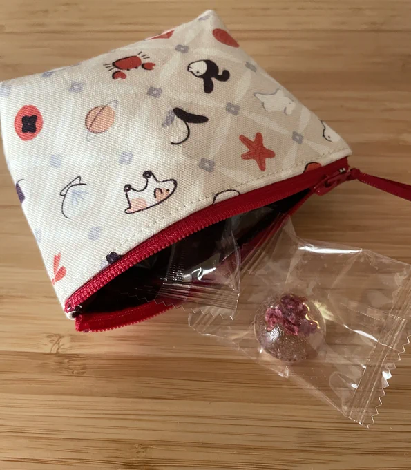 以前作った布、ポーチになりました 