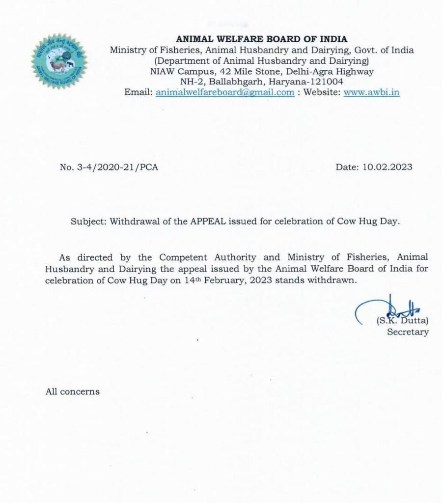 ShashiTharoor's tweet photo. Was the Government cow-ed by the jokes made at its expense or was it merely cow-ardice? My guess is the original appeal was an oral instruction: “Valentine’s Day: let them hug their guy” &amp; the last word was misheard by a HindiRashtravadi as gaay! https://t.co/o7uPzBnlho