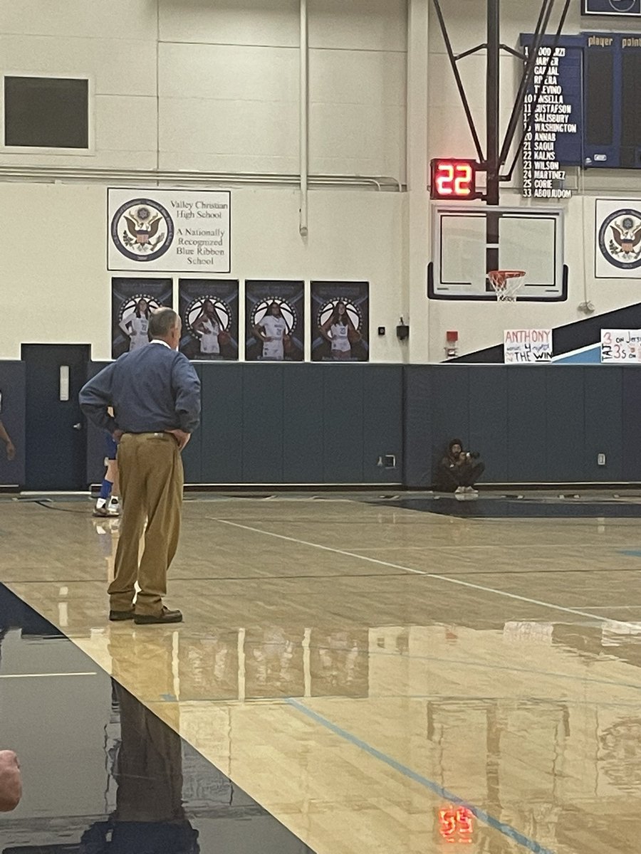 PadreAthletics's tweet photo. The Padres defeated Valley Christian 61-56 tonight. This win is very special as it is Coach Chuck Rapp’s 400th win as the Head Coach. We thank him for all his dedication to the Serra program. An amazing achievement for an amazing coach. https://t.co/pcP6dxWucu
