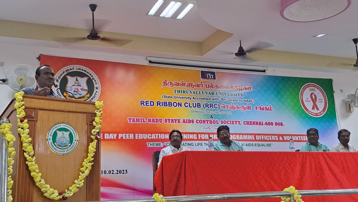 tansacs's tweet photo. As a part of RRC activities, One day Peer Educators #training was organized by Thiruvalluvar University, Vellore, RRC program officers & students actively took part
#DAPCUs
#ComprehensiveKnowledge
#RedRibbonClubs
@NACOINDIA
@JyotikaCheema https://t.co/4Q9iNEV52i