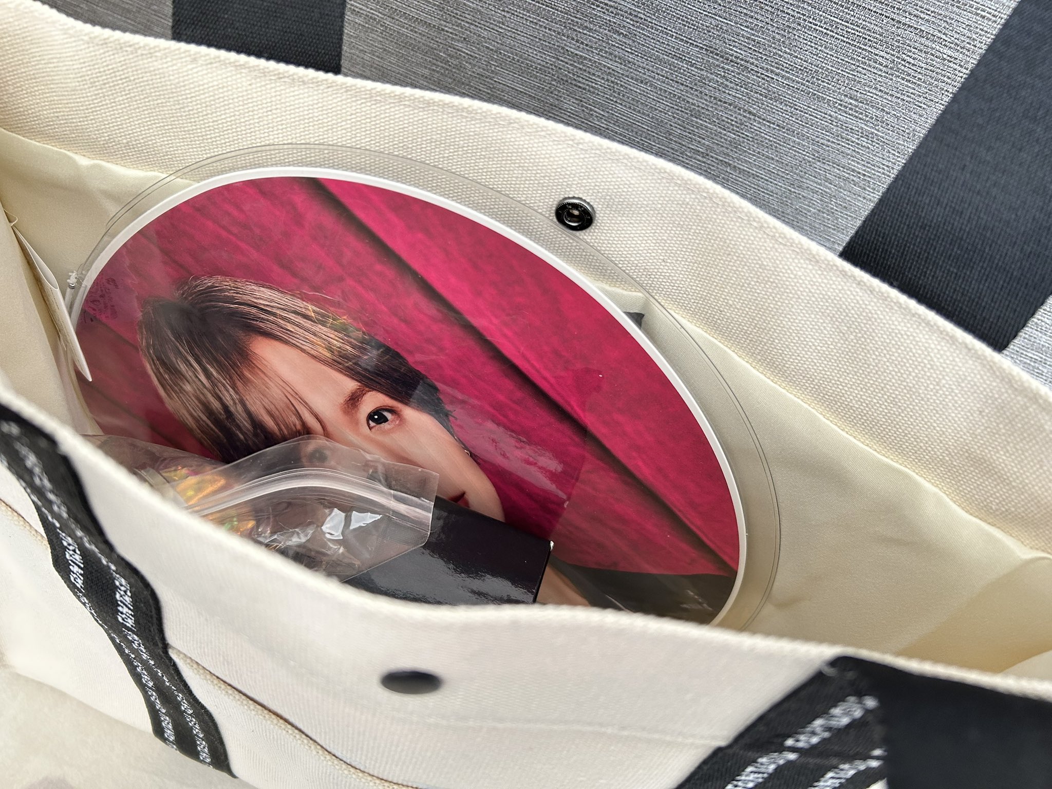 FoqXGeJaQAAKGn9?format=jpg&name=large