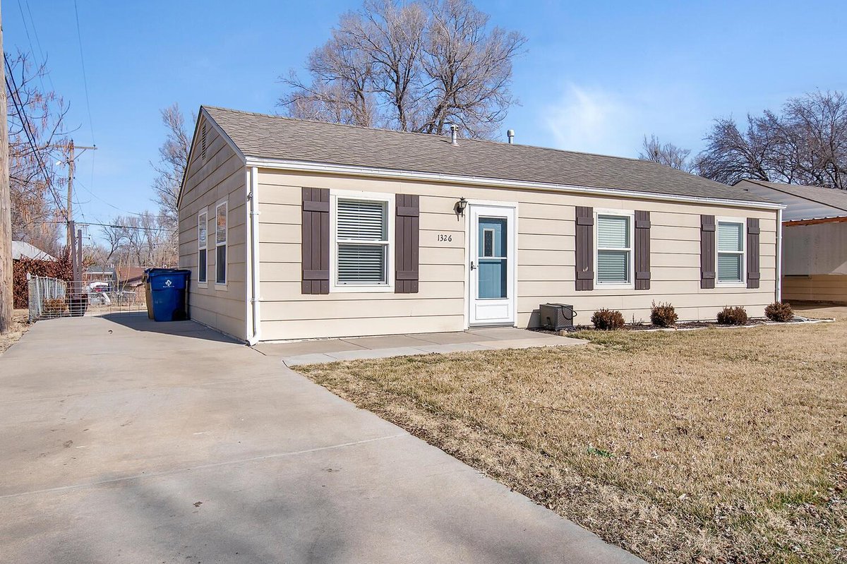 Tony_Resnik's tweet photo. New Listing! $142,500.00, 4BR, 0BA, 1326 E Charleston Dr, Park City, KS 67219, Full Details https://t.co/basKrefDXa https://t.co/T3rxECpTlL