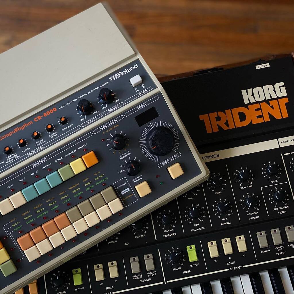 foundsound_'s tweet photo. From the golden age of buttons! โ๏ธ๐
Thanks everybuddy see you next week!
#korg #korgtrident
#korgtridentmk1 #tridentmk1
#analogsynth #vintagesynth
#seriousflex #sorry #buttons
#๐๐ https://t.co/yhTBTQMK6X https://t.co/GCbch77W2j