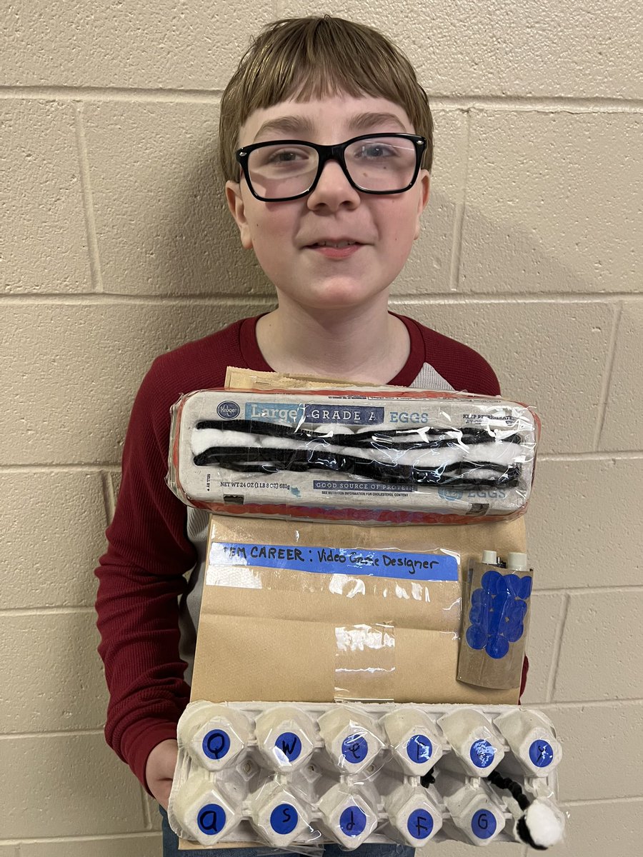 We researched STEM careers then designed Valentine bags. So proud of my students! <a href="/ReynCDL/">Reynoldsburg Center for Deeper Learning</a> @cynthia_meisel1 <a href="/latasha_turner/">Latasha Turner</a> <a href="/SummitRdElemPTO/">Summit Road Elementary PTO</a>