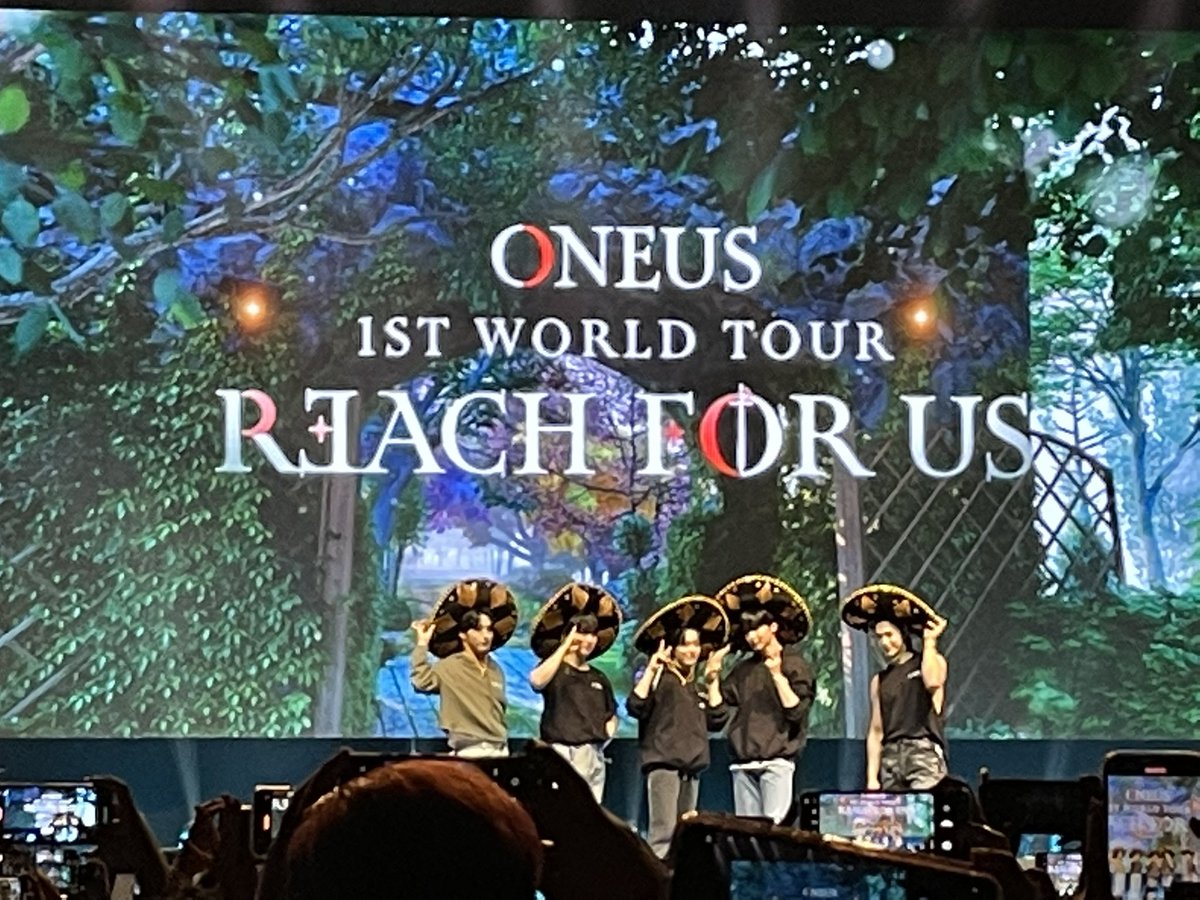 Vnllamlk's tweet photo. @official_ONEUS 💖 https://t.co/YDZOdTnMWm