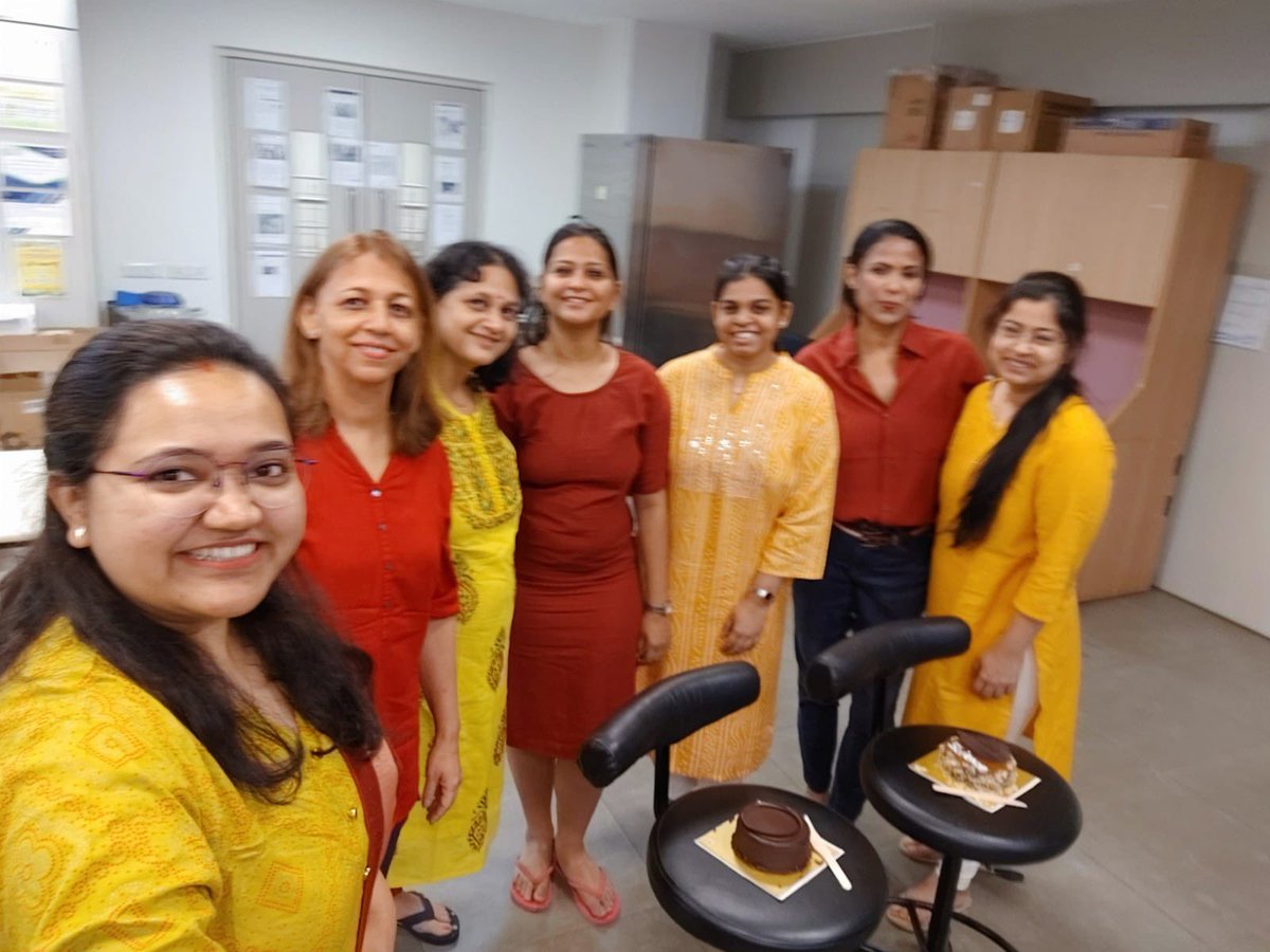 abhijit_MLab's tweet image. #internationaldayofwomeninscience Womenpower of #MLab @ArpitaGhosh1392 @BachalKetaki @ran_save  Lizelle, Animikha, Prem, Dr. Kanchan Chitnis with my sister who is also in Sci. Missing Shaila, Shital.