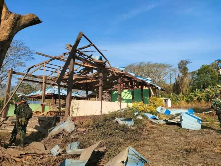 miN13700's tweet photo. In HteeKaPalel village in Kayin State (KNU Brigade 6 territory), jet fighters of military council strafed the Kayin Baptist Christian Church and the village at 8.10 pm on Feb 9, damaging the church and civilians' houses.
#WarCrimesOfJunta
#2023Feb11Coup
#WhatsHappeningInMyanmar https://t.co/fNZJ3Ruvar