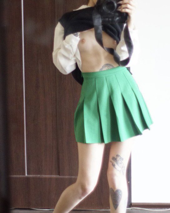 Руки на стол, ей нет 18. https://t.co/KvsDJoPPC4<a href="/tag/%D0%BD%D1%8E%D0%B4%D0%B5%D1%81%D0%BE%D1%87%D0%B5%D1%82%D0%B2%D0%B5%D1%80%D0%B3"class="tags"><span>#нюдесочетверг</span></a><a href="/tag/boosty"class="tags"><span>#boosty</span></a>