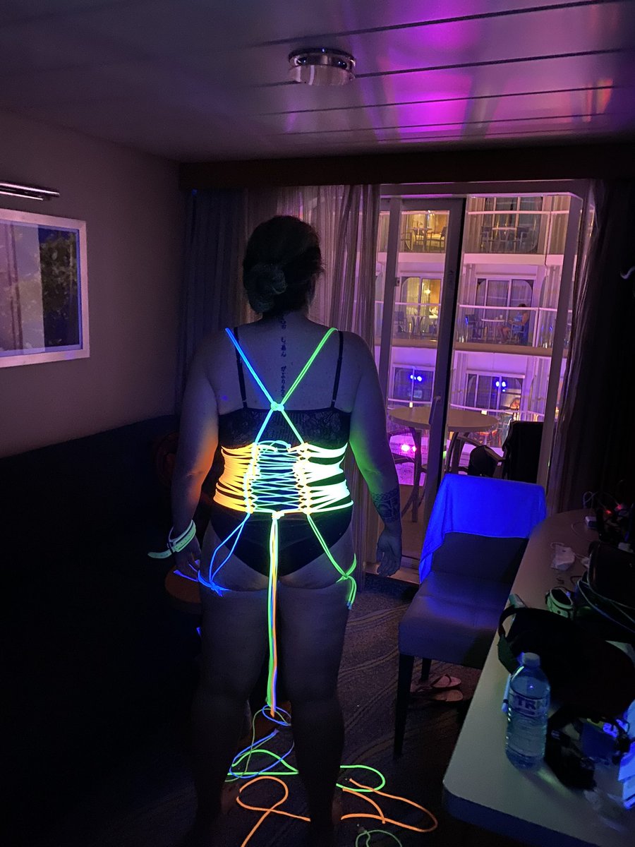 rope_couple's tweet photo. I think I should start to post some work in here.

Anyone up for a glow party? https://t.co/sEJXaS8NhZ