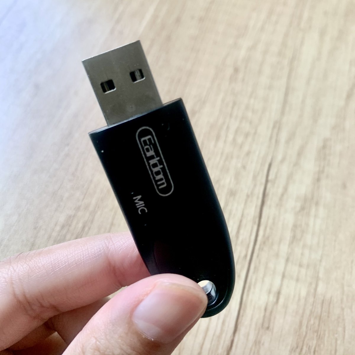 รถใครต่อบลูทูธไม่ได้ อันนี้เราใช้มา2ปีแล้วว เป็นบลูทูธ เสียบรถแล้วเชื่อมกับมือถือไว้  เราซื้อตามเพื่อน ราคา96บาทเองง ถ้าเชื่อมไว้แล้ว เข้ารถมาก็จะเชื่อมเลย เราก็เปิดเพลงฟัง นางดีเลกว่าภาพประมาณ3-4วิ แต่คุ้มมากบอกเลยย