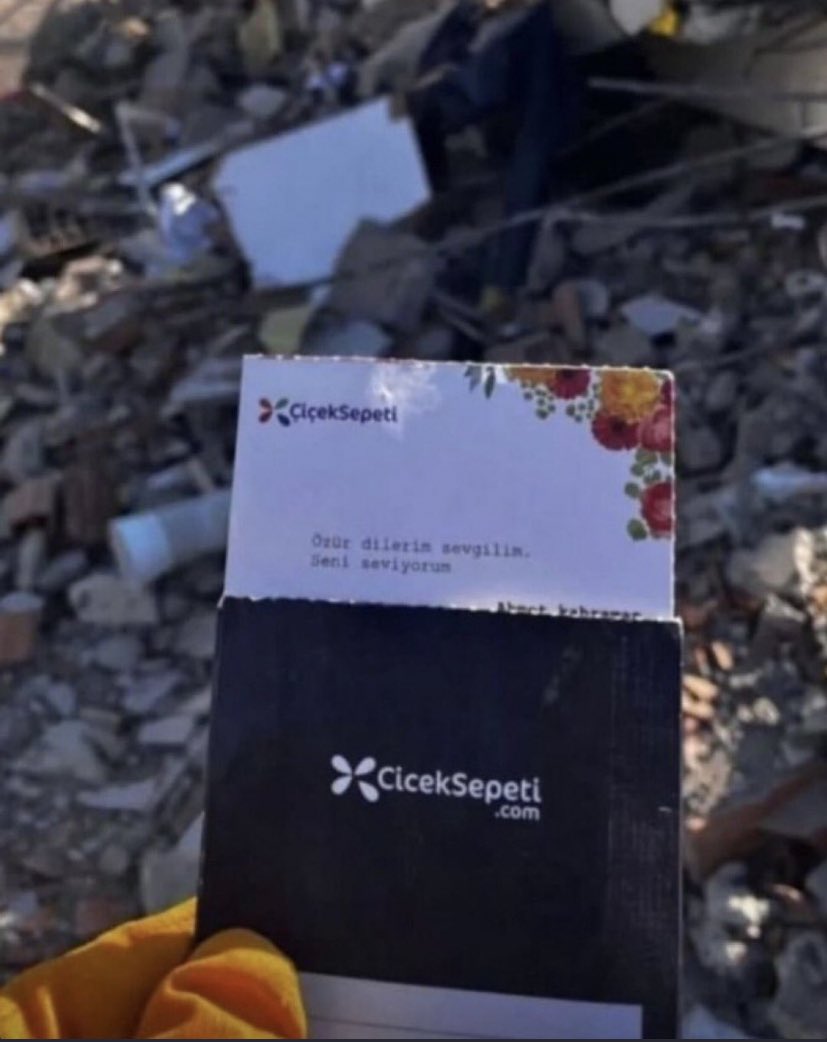 bilemiyorumabii's tweet image. Gereksiz inatlar,hallolabilir küslükler için hayat çok kısa sevdiklerimizin değerini yaşarken bilelim