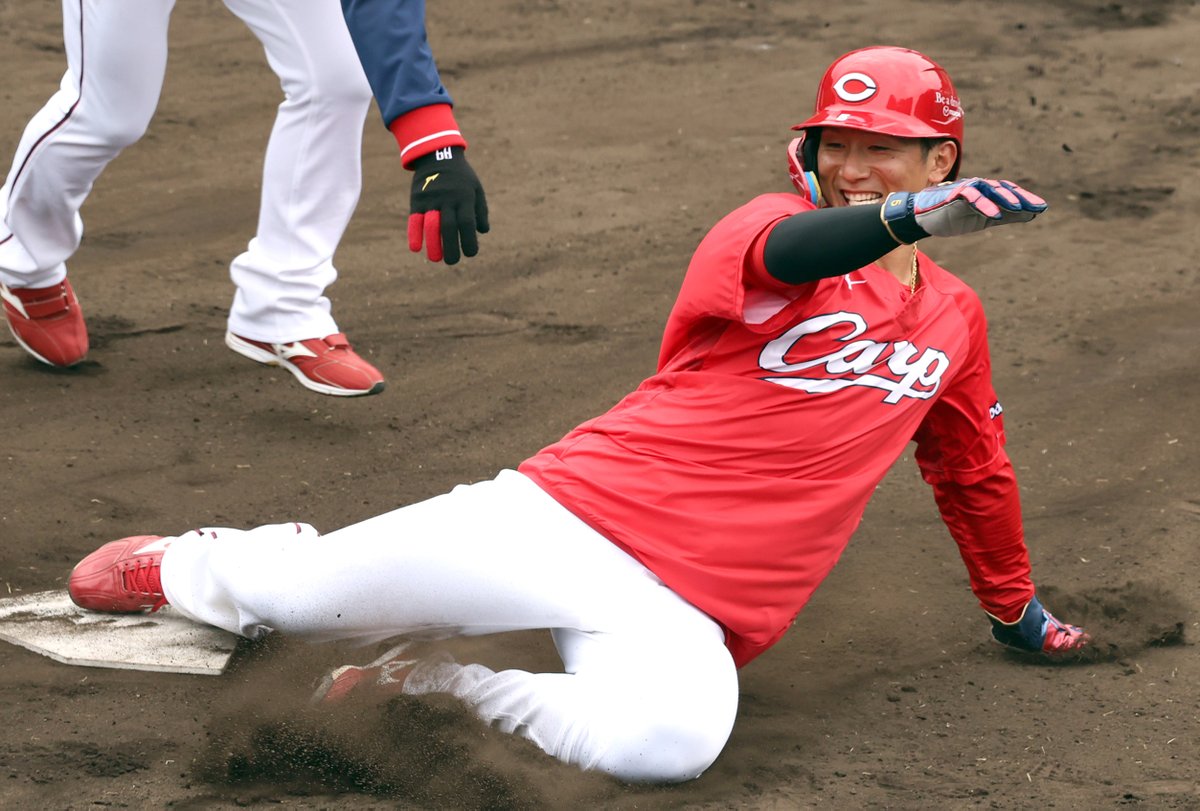 走塁練習をする西川龍馬選手。今季、カープ機動力に期待大です