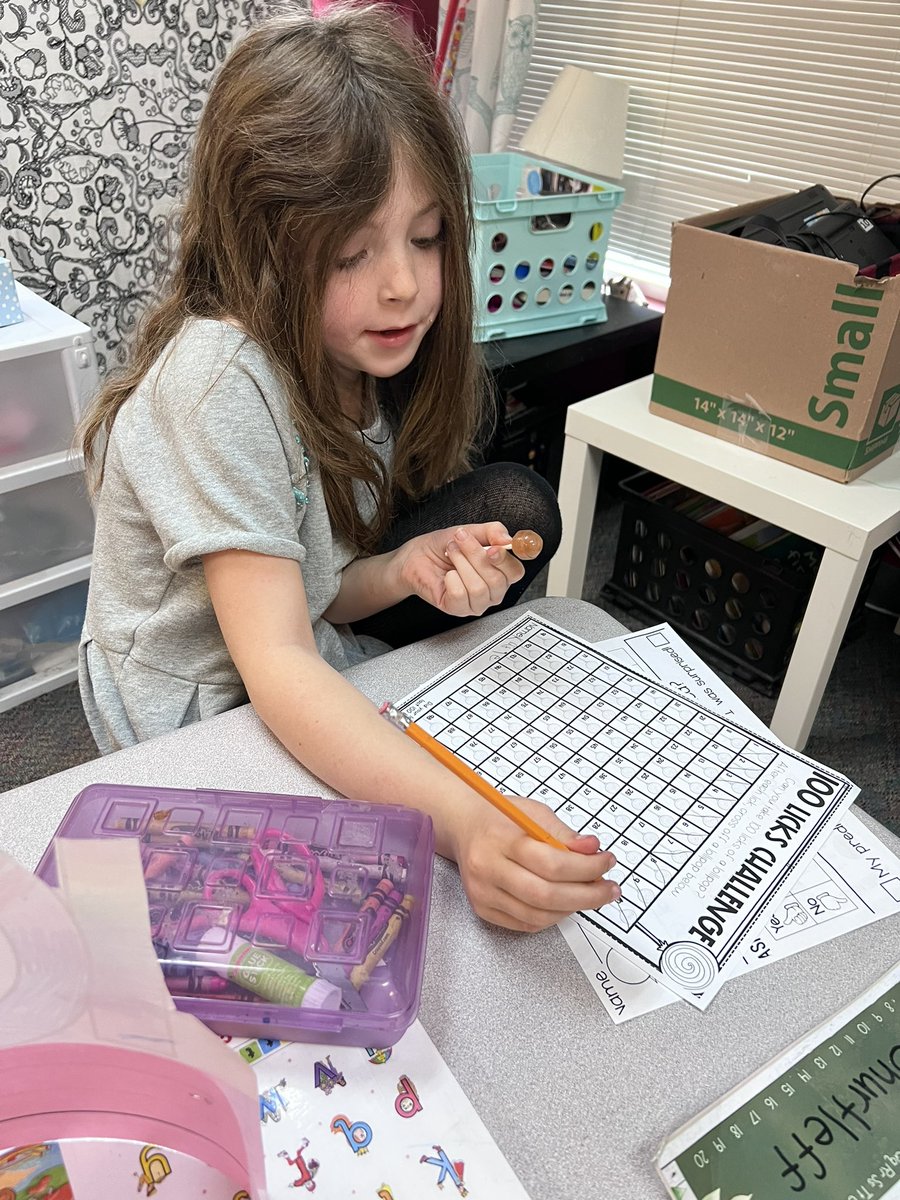 ms_dinardo's tweet photo. @MillsRiverSch 100 days of fun 🤩 #heretofly #theplacetobe https://t.co/xIvsVTiGx3