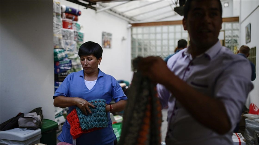 • Müslüman kuruluşları yardım yarışına girdi
• Sivil toplum kuruluşlarının çağrılarıyla yardım kampanyaları başlatıldı

Asrın felaketi sonrasında dünyada birçok ülke yardım kampanyalarıyla depremzedelerin yanında oldu v.aa.com.tr/2815395