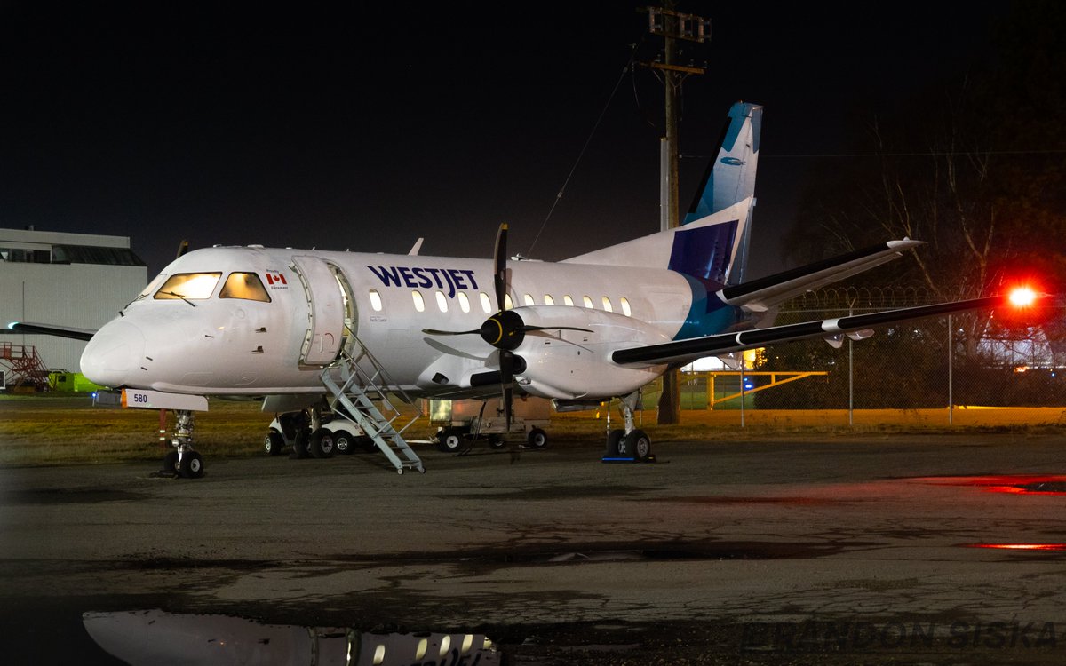 After FIVE years since the launch, the first aircraft has now been repainted into the new @WestJet livery. C-GOIA, the former Integra Air Saab 340 which flew for @PacificCoastal and later WestJet Link, returned from maintenance this afternoon sporting the new colours.