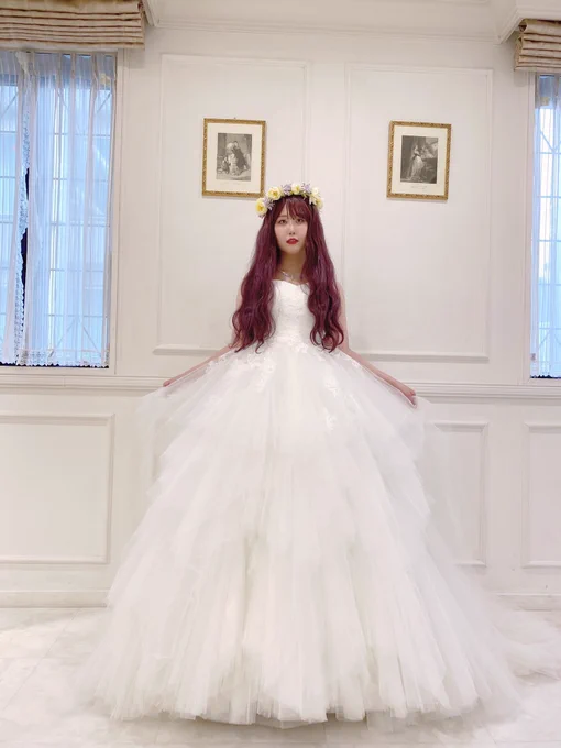  結婚式はあいのなかで ご視聴いただきありがとうございました!ウェディングドレスは真っ白のふわふわにしました…髪もこだわりのロングです。そして来週もお邪魔しますルビーの指輪事件とは…おたのしみに…オフショットをどうぞ#あいなか #agqr  