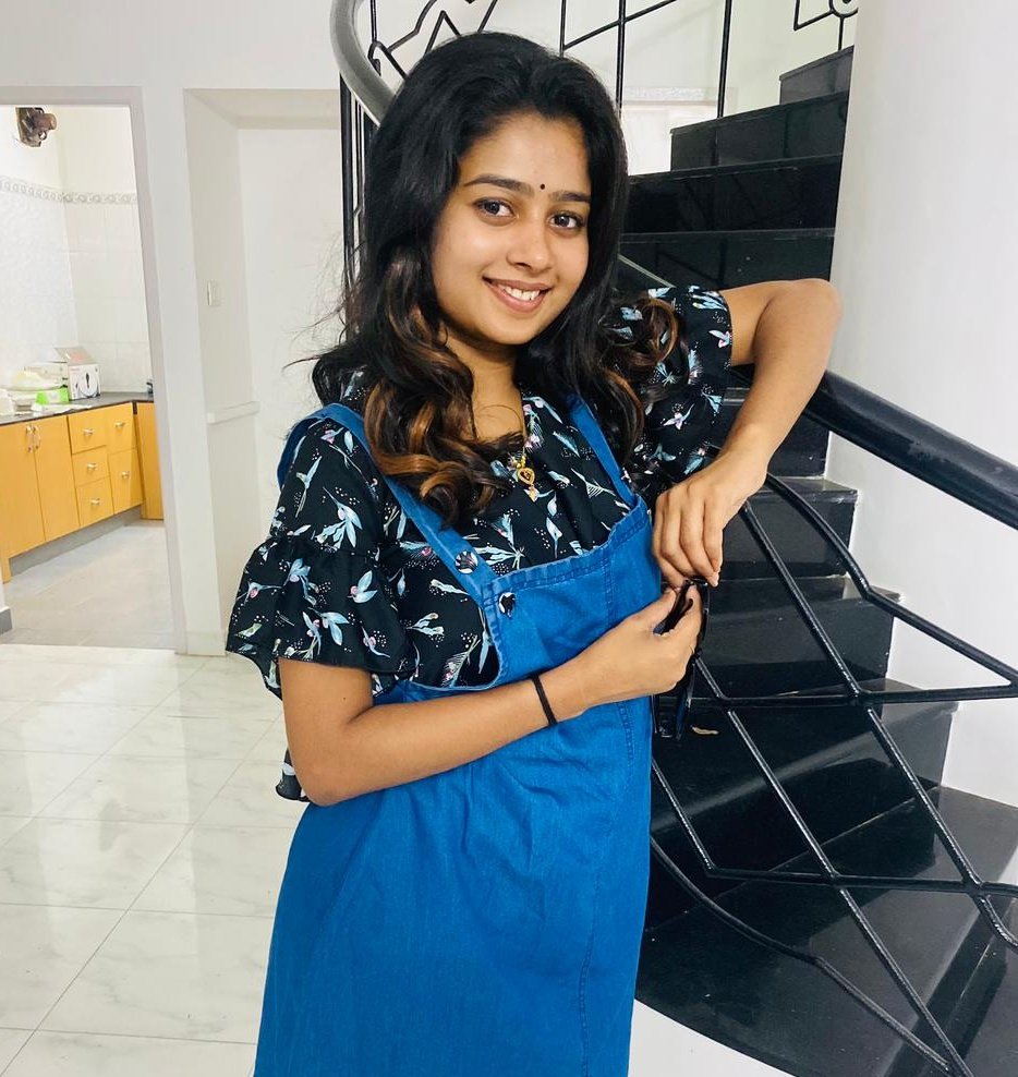 JananyKunaseel1's tweet photo. தூக்கி எறிந்தால் எறிந்த இடத்தில் மரமாகு.. எறிந்தவன் அண்ணாந்து பாக்கட்டும் .. https://t.co/FrfScgS2lw
