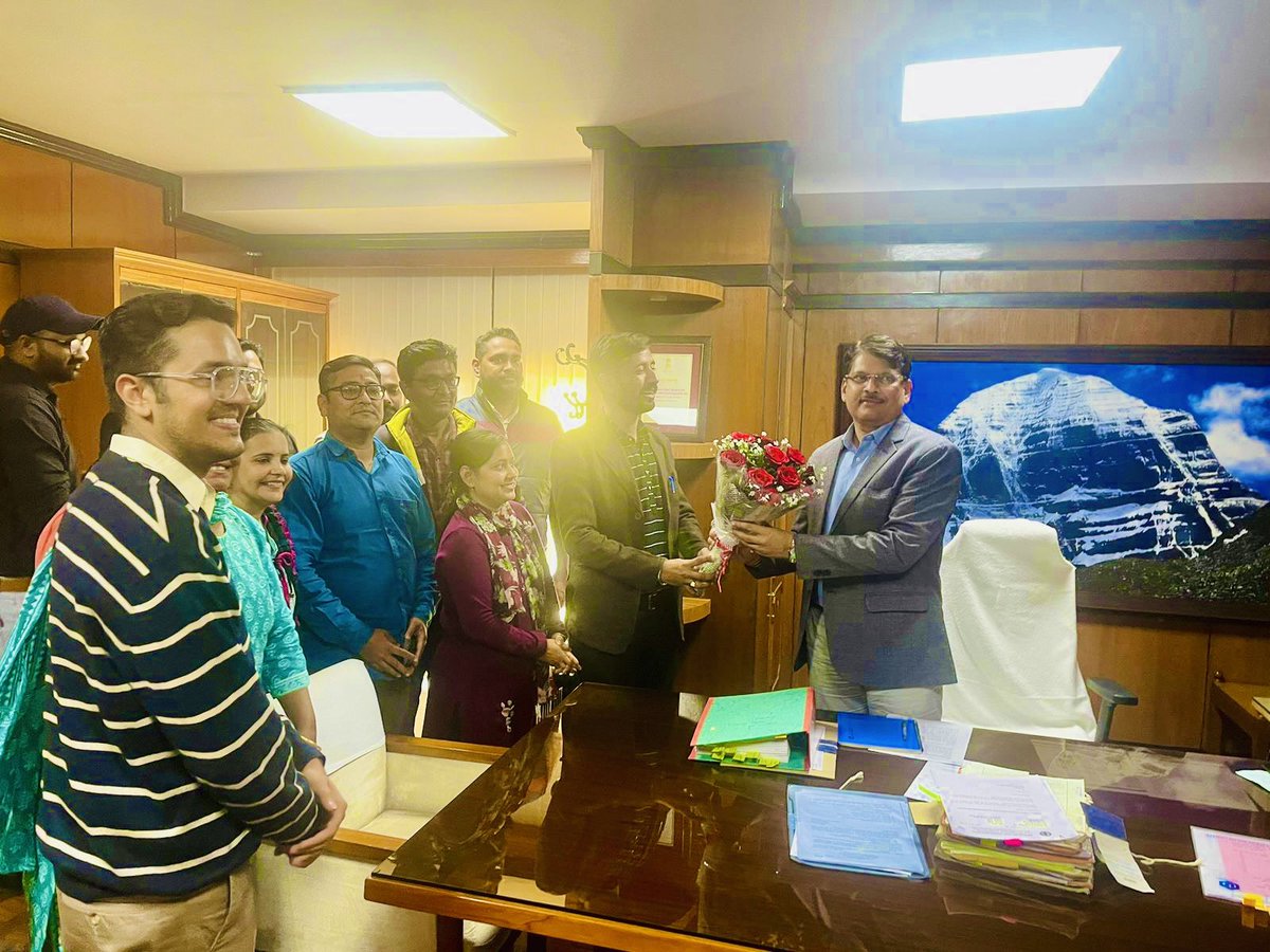 विद्युत निगमों में ओपीएस लागू होने पर समस्त साथियों को अपने संघर्ष की सफलता पर हार्दिक बधाई एवं शुभकामनाएँ
इस अवसर पर प्रमुख शासन सचिव ऊर्जा श्री भास्कर ए सावंत साहब का राजस्थान विद्युत कर्मचारी संघ की ओर से प्रदेश महामंत्री अमित मल्होत्रा के नेतृत्व में धन्यवाद ज्ञापित किया गया