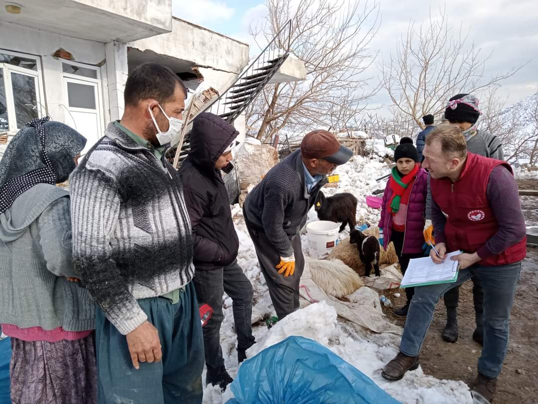 Ordutarimorman's tweet photo. Deprem bölgesi Adıyaman'a gönüllü olarak giden ekiplerimiz hem hasar tespit çalışmalarına hem de lojistik desteğe katkıda bulunuyorlar. https://t.co/HzyPymV4fw