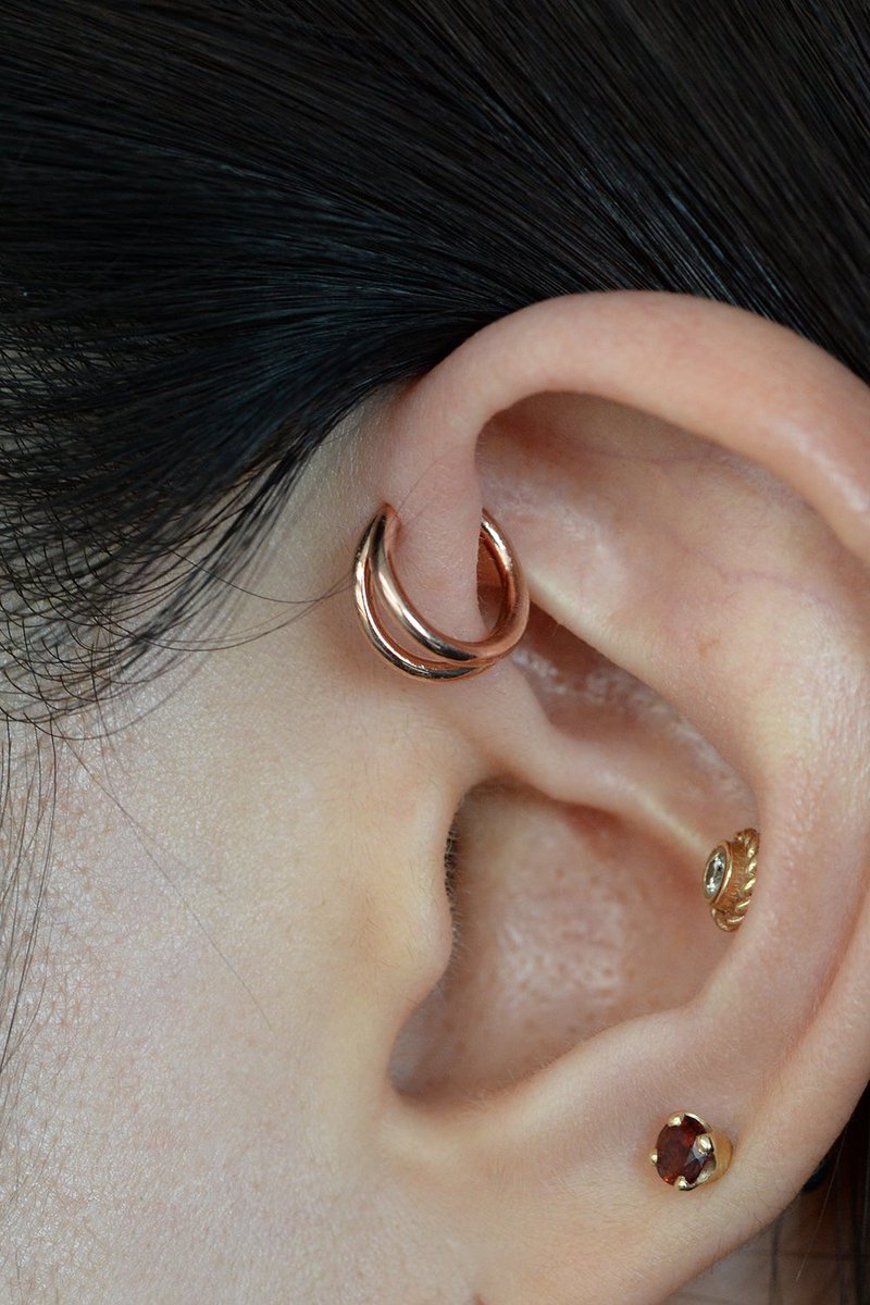 gatebridge1111's tweet photo. BVLAのイリュージョンリングをおつけになりました!重ねづけしているように見えます。#bvla #forwardhelix
#seamring #フォワードヘリックス
#渋谷 https://t.co/p8UjSEqcSh