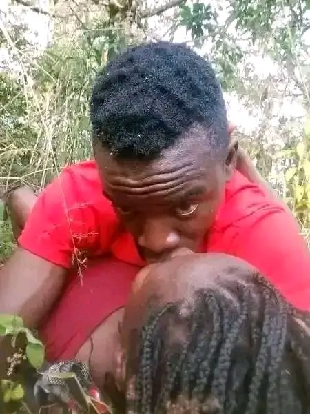 kenstolfas's tweet photo. @usefulidioty bwana watu si wajinga😂huyu ni nani https://t.co/McWGtAJU7H