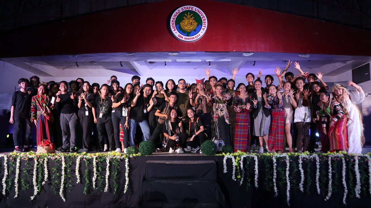 siikapito's tweet photo. "Sa bawat araw at gabi
Di maalis sa aking isip at kahit sa panaginip
Larawan mo ay sumisilip
Ako'y umiibig umiibig"

Yan na naman ako with my attachment issues. hsskjwskkajs

#APS7B https://t.co/CZo9BaWK7W