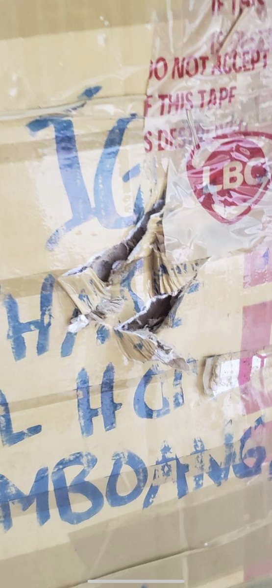 razdy's tweet image. @LBCexpress Sent 2 boxes from the same UK address. Guess what? One has arrived, the other hasn’t. How???

3 slits made to the box with stolen items. Is this the service you provide, @LBCexpress ?
🤬🤬🤬
#failedservice #balikbayanbox #lbcexpress
 #Philippines 
#PhilippineCargoBox