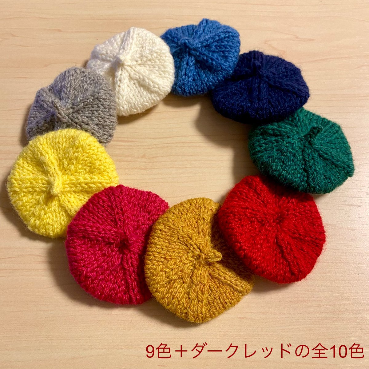 acott_shop's tweet photo. 【ぽくぽくモチーフニット限定販売のお知らせ🐻】先日のぽくぽく展＠高崎JAMCOVERさんで販売していたおやつモチーフのニットをCreemaと minneで数量限定販売します！🍰🌼🍬
ベレー帽も販売開始しましたので、ぜひセーターとのコーディネートを楽しんでください✨ https://t.co/lZ6aXOzUTw