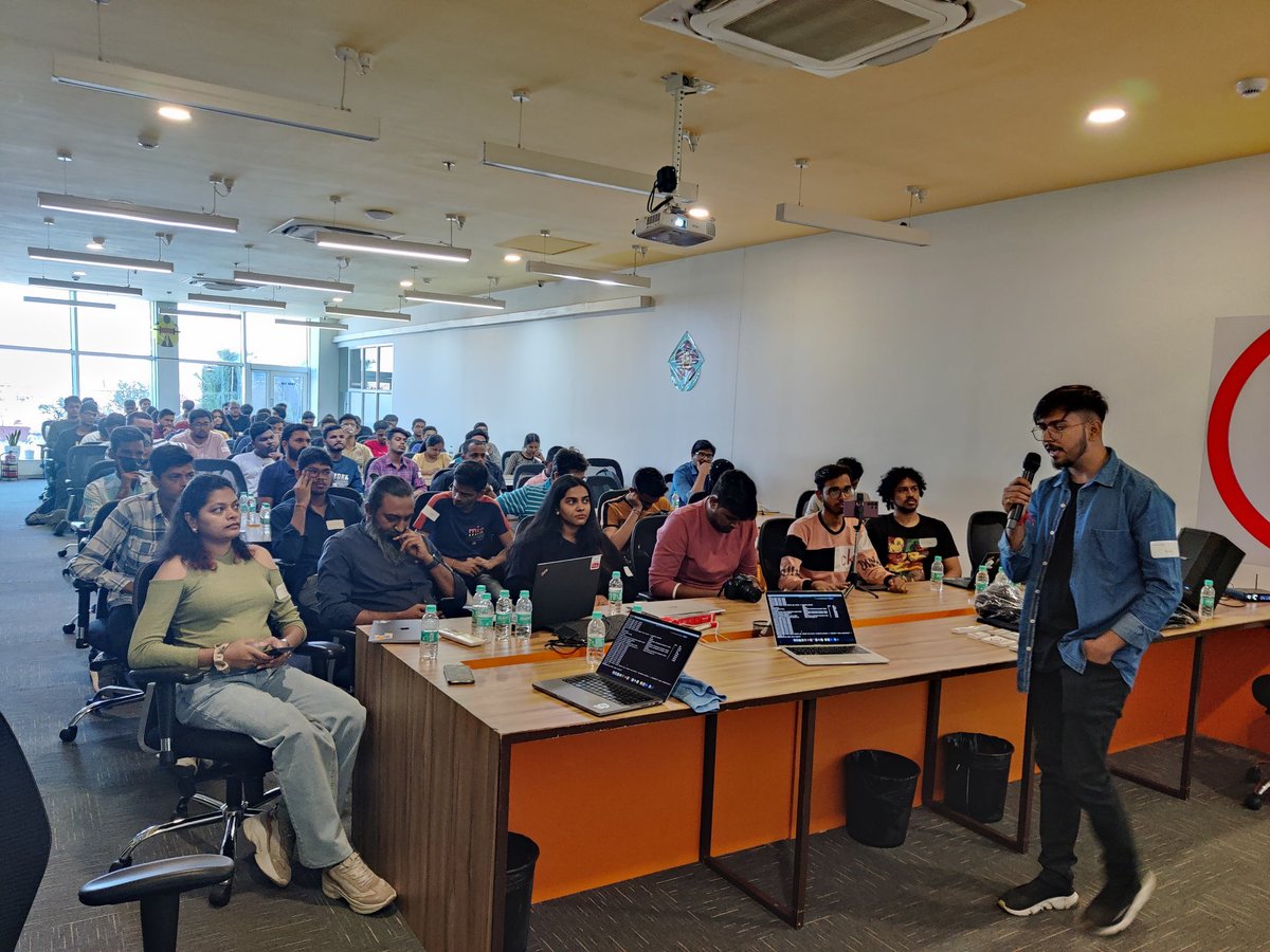 VinujaKhatode's tweet image. Let&apos;s connect if you are here at @cncfthane meetup! 👋
#cncf #cncfthane