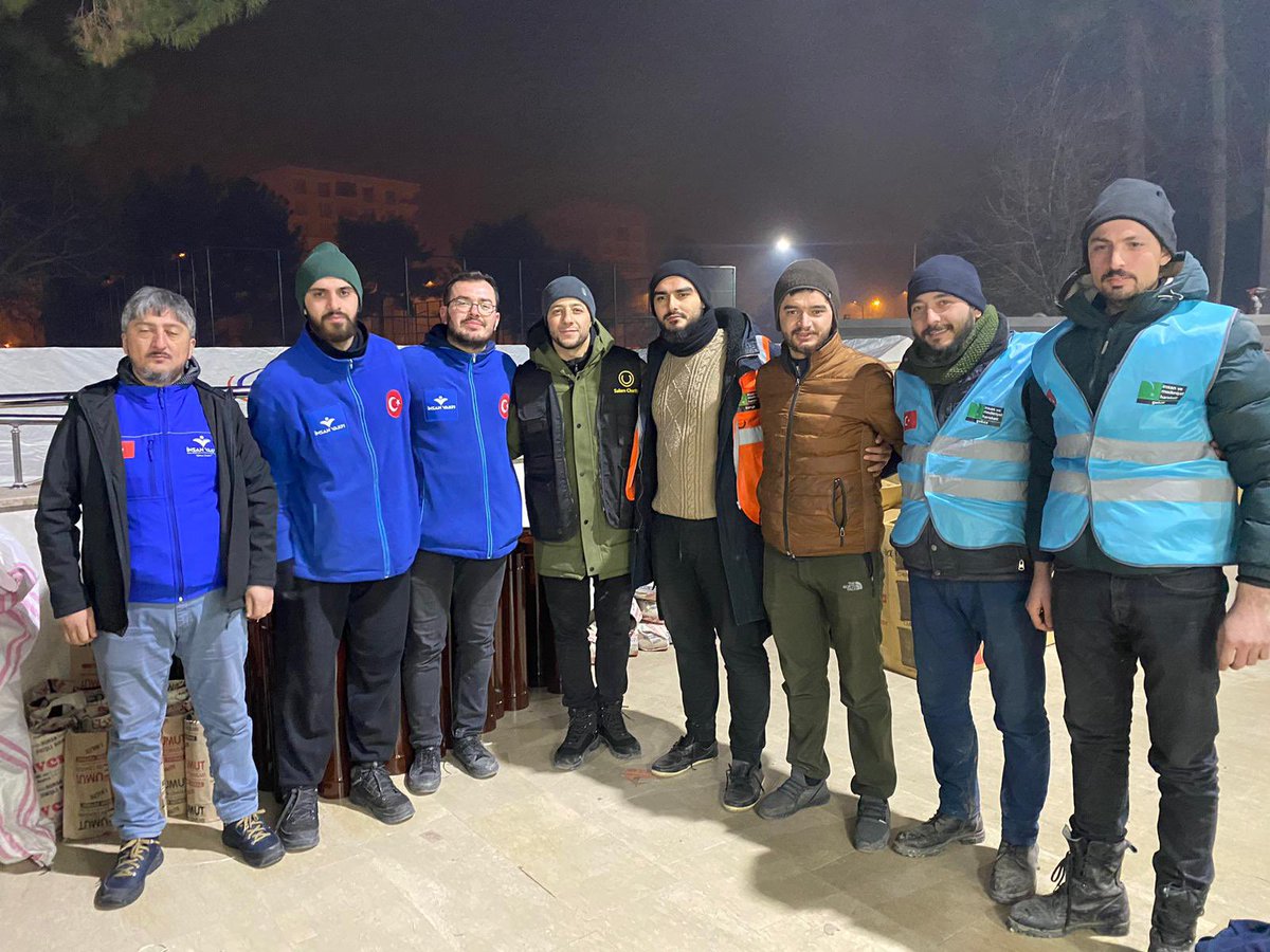 Dünyaca ünlü müslüman ses sanatçısı Maher Zain, Vakfımızın Adıyaman’daki Lojistik Merkezini ziyaret etti ve bir tır  insani yardım malzemesi bağışladı. Kendisine ve ekip arkadaşlarına teşekkür ederiz. <a href="/MaherZain/">Maher Zain</a>