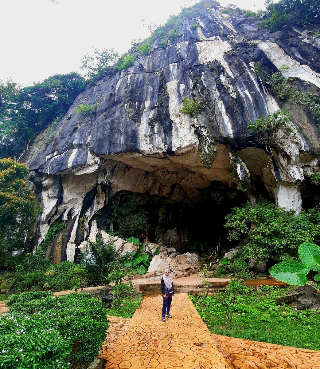 Memilih untuk tidak cepat menilai atau menghukum  itu sebenarnya melambangkan harapan yang tiada batasnya.
#gunungrengjeli
#nature
#tuangatsby