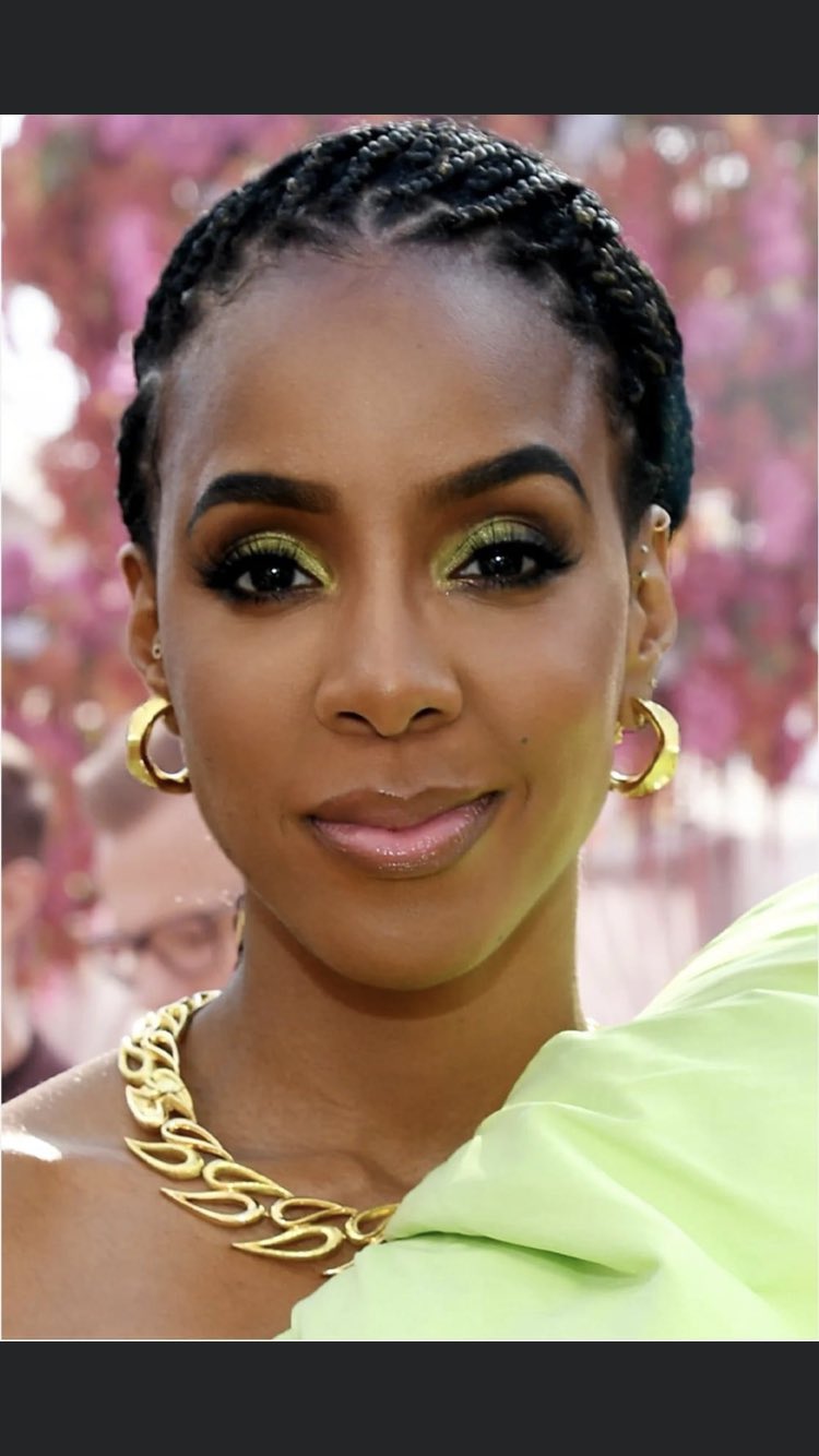 Happy Birthday Kelly Rowland. 