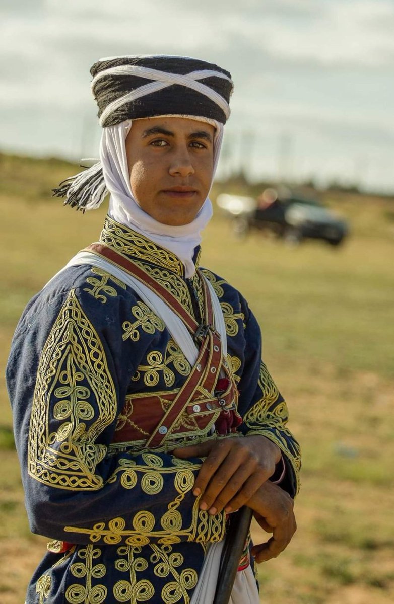 Cavalier avec l'habit traditionnel chaouï de Tébessa, Algérie🇩🇿.

#Algerie #Algeria #algerianculture