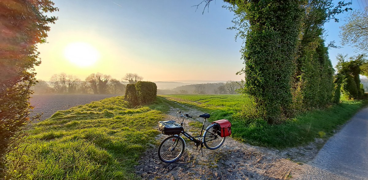 CycleOfGoodUK's tweet image. We can't wait for the lighter mornings &amp;amp; evenings. It's coming but not quick enough for our liking! 😎
Get out on your Elephant Bike for a winter ride. 🐘🚲
cycleofgood.com/elephant-bike/
#17Left #LastOfTheHerd #NearlyGone #Recycled #Refurbished #PostOfficeBikes #WinterRides