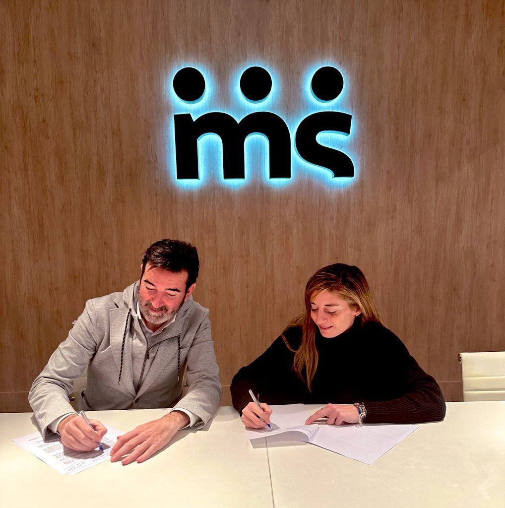 AleeeeSalazar's tweet photo. Bienvenidos al equipo 🤝 @merchanservis 
Feliz de poder contar con vuestra confianza. ¡Juntos a por nuevos retos! 

Últimos días de puesta a punto🚀🤩

#EquipoMs #patrocinio #Merchanservis #padelfemenino https://t.co/QVmbRuRcdQ