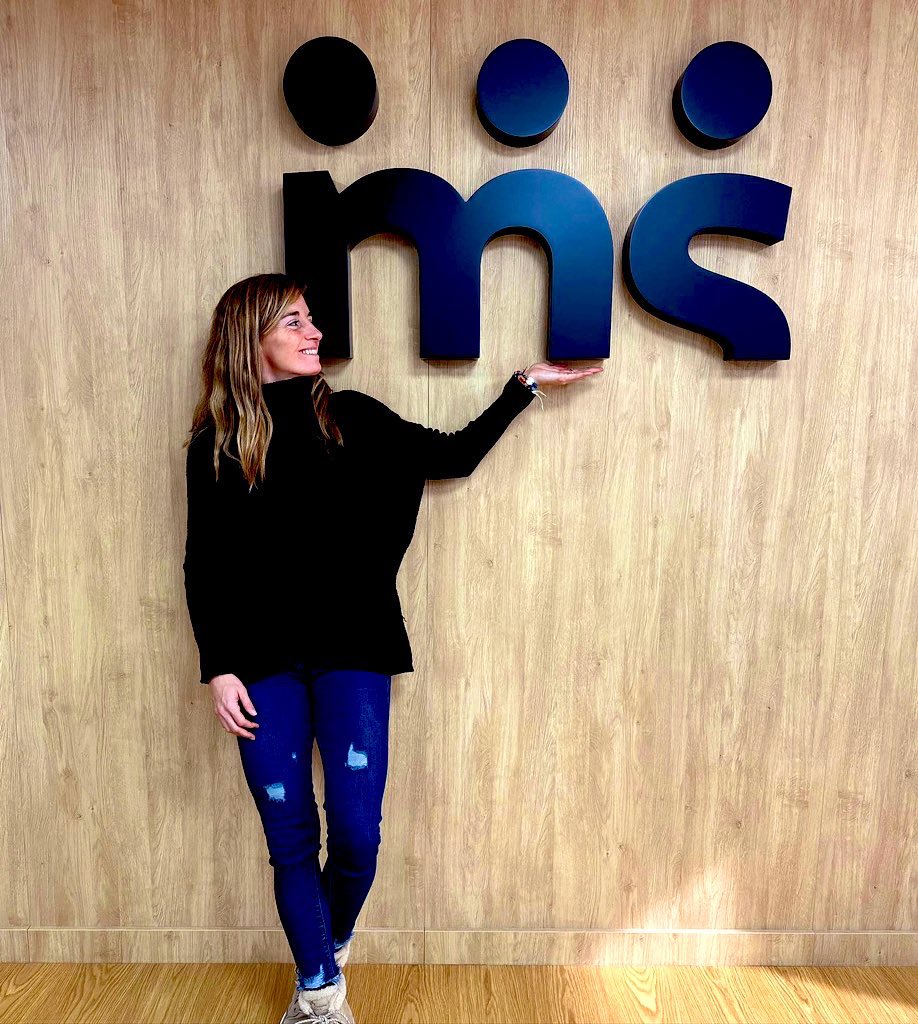 AleeeeSalazar's tweet photo. Bienvenidos al equipo 🤝 @merchanservis 
Feliz de poder contar con vuestra confianza. ¡Juntos a por nuevos retos! 

Últimos días de puesta a punto🚀🤩

#EquipoMs #patrocinio #Merchanservis #padelfemenino https://t.co/QVmbRuRcdQ