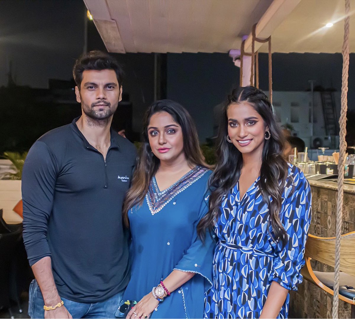 sayantani8's tweet photo. I ❤️people ,I can be crazy with .. 🥰
#throwbackevent #latepost https://t.co/9YTRYykT0Z