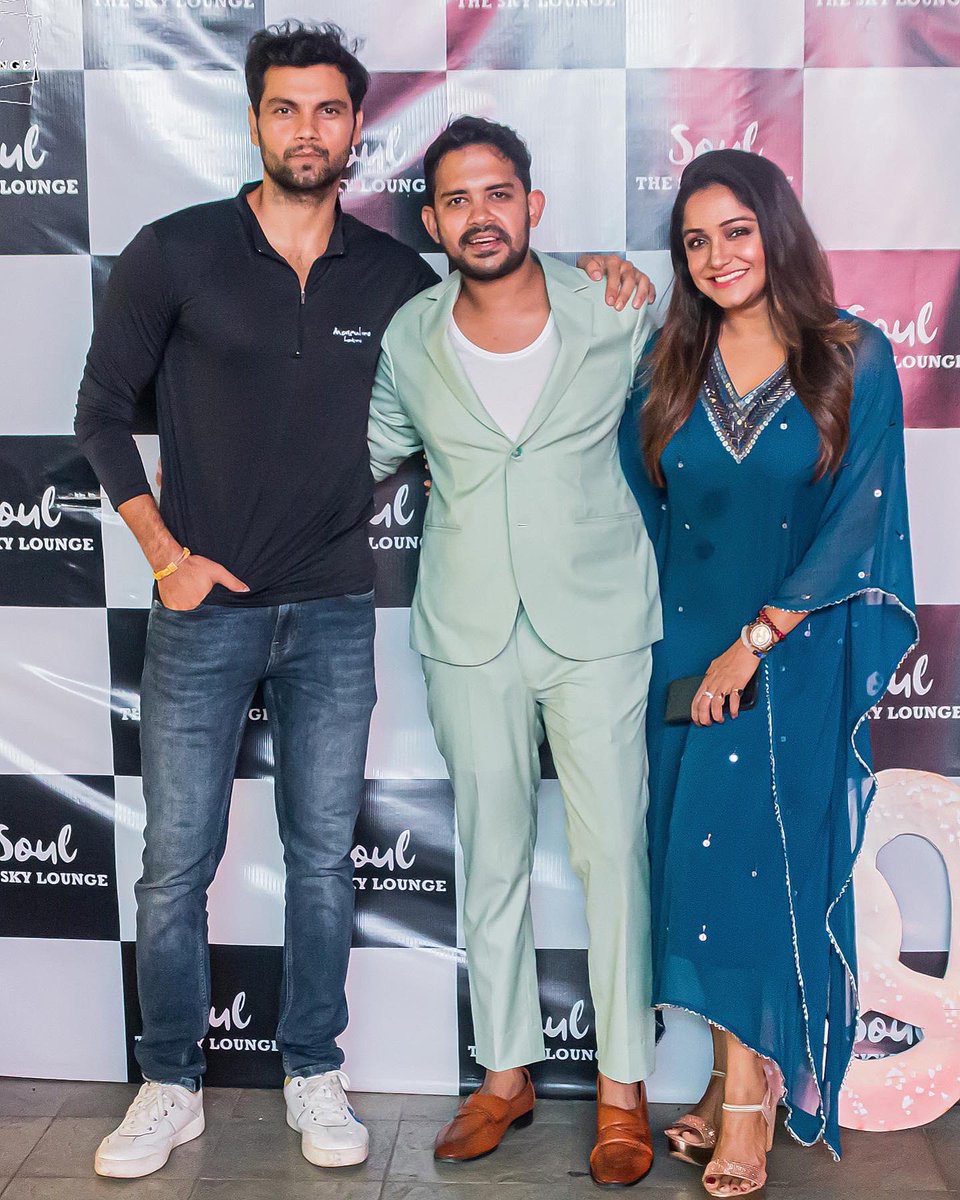 sayantani8's tweet photo. I ❤️people ,I can be crazy with .. 🥰
#throwbackevent #latepost https://t.co/9YTRYykT0Z