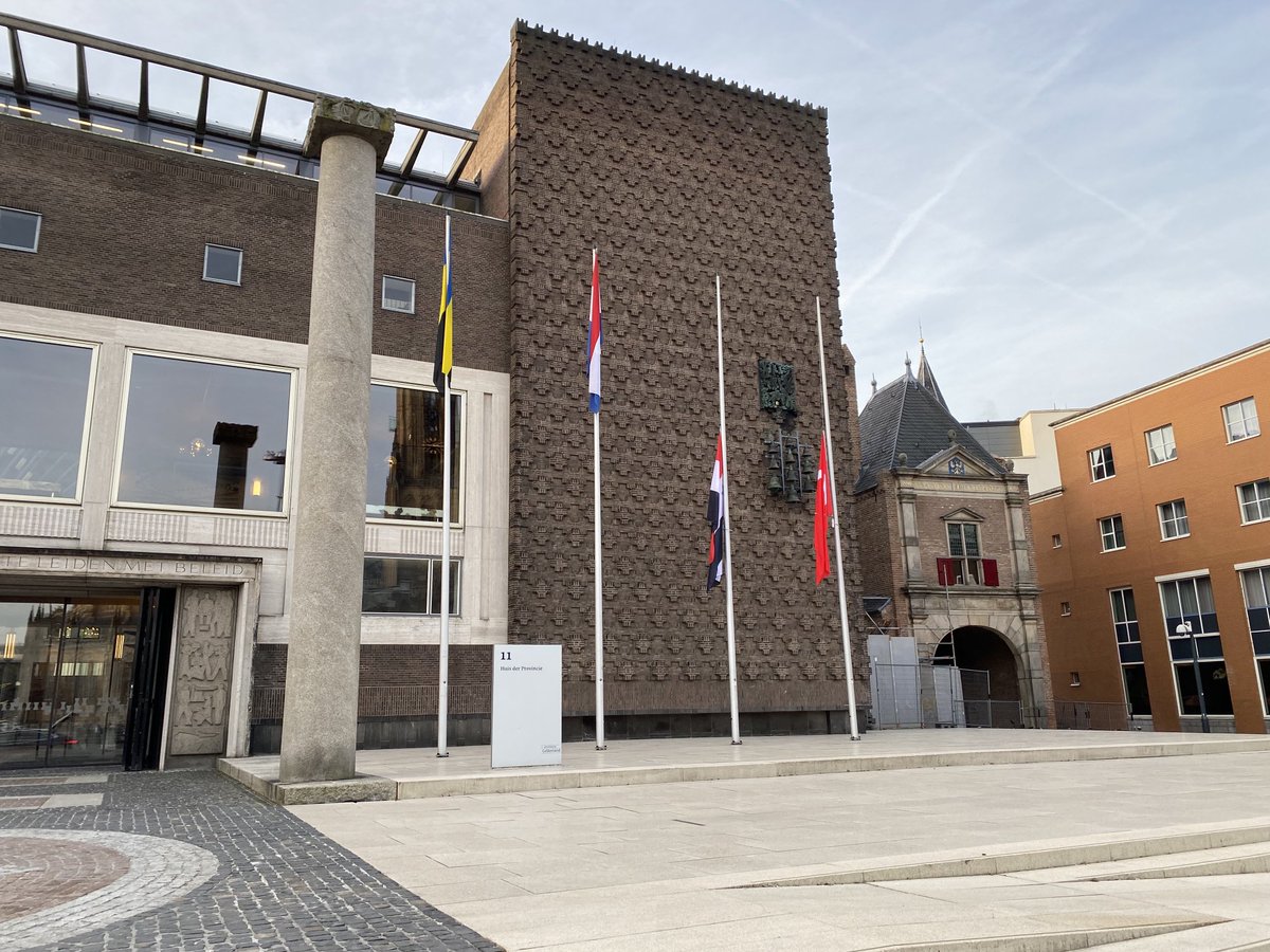“De gruwelijke gevolgen van de aardbeving in Turkije is niet te bevatten. Bij het Huis der Provincie in Arnhem hangen de vlaggen van Syrië en Turkije halfstok. Medeleven namens Prov. Staten en Ged.Staten met al die mensen die familie, vrienden, buren en kennissen hebben verloren