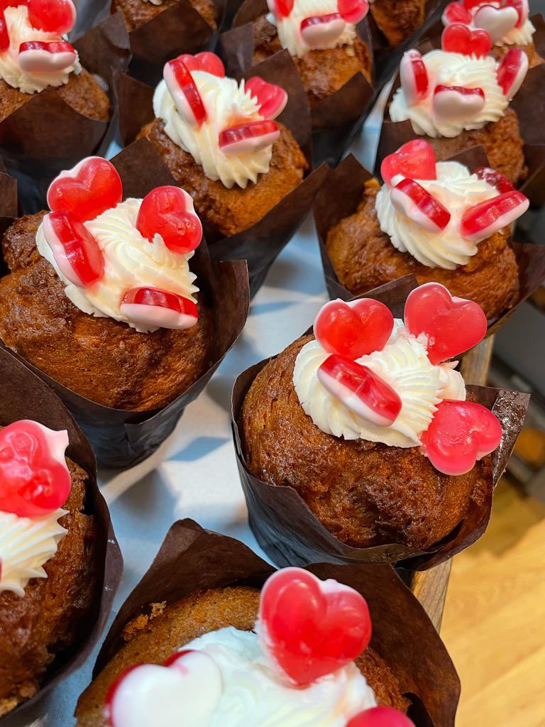 So much love at the Cavan Bakery❣️ Love is definitely in the air with all these sweet treats to choose from. Which will you choose for your sweet heart? Enjoy❣️
❤️😍❤️😍
#valentines #sweettreats #love #spreadlove #sharethelove #loveeverycrumb