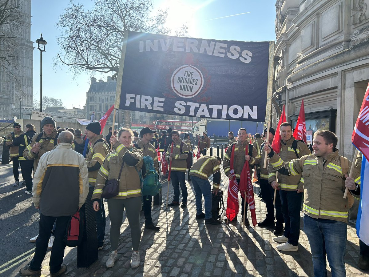 MattWrack's tweet photo. Wonderful to see.

Inverness FBU branch, throwing a challenge out. 

Have you got a branch banner? 

How far will you travel to fight for pay and for a future for our service.

@JMcKScotRegSec @FBU_Scotland_EC @AngusSproul @FBUScotland https://t.co/RDUCrV1RGD