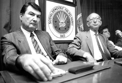 Yaşamını yitirdiğini büyük üzüntüyle öğrendiğim, hayatını partimize ve 1. Genel Başkanımızdan miras ülkemizin çağdaşlaşma ideallerine adayan önceki Genel Başkanımız Sn. Deniz Baykal'a Allah'tan rahmet, ailesine ve milletimize başsağlığı diliyorum.