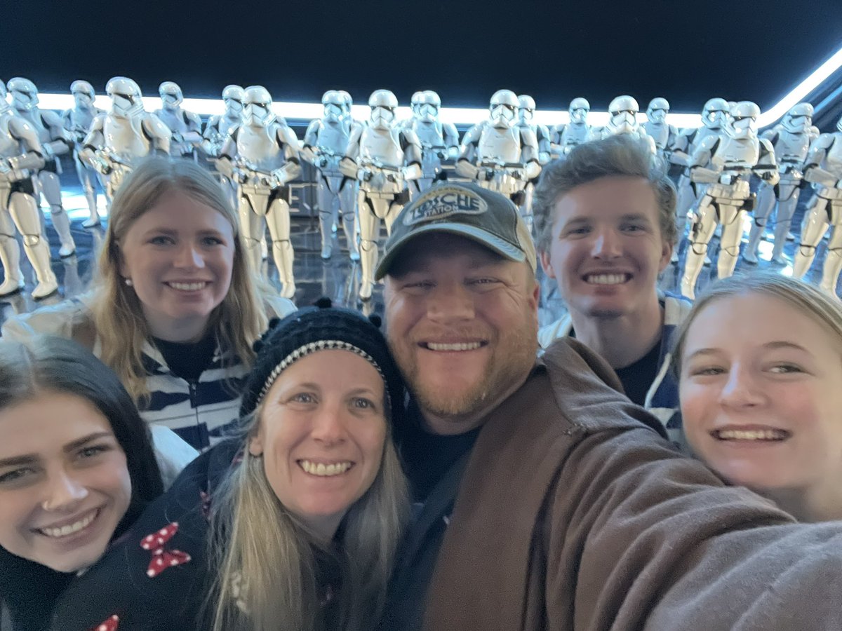 challbsbyu's tweet photo. @MarkHamill Finally @MarkHamill ! 😜. This WAS the tweet I ‘was looking for’… just 16, 20, and 23 late!  Happy various birthdays to my daughters! https://t.co/kslJ6qG3lI